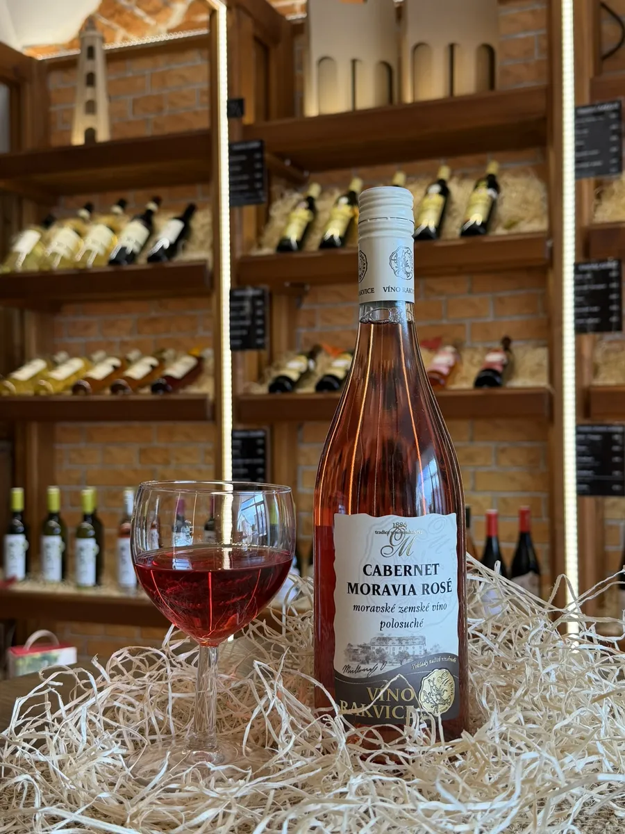 Cabernet Moravia rosé, Víno Rakvice